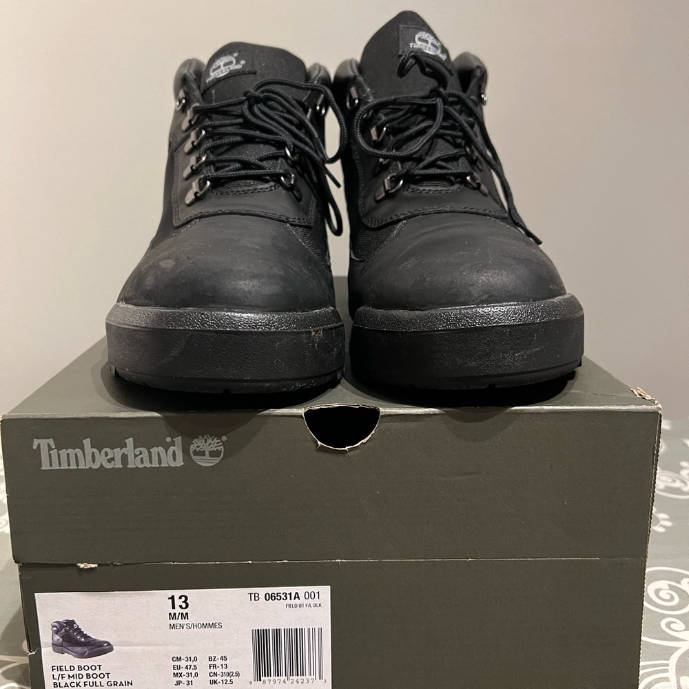 Like new men's Timberland field boots in size 13!